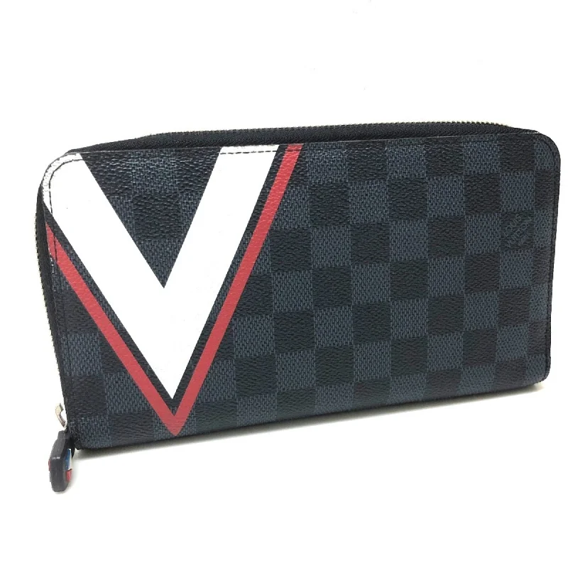 Louis Vuitton Petite Malle bags with a hard - shell structure for uniquenessLOUIS VUITTON Zippy Wallet