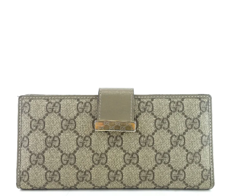 Gucci tote bags for women with a spacious interiorMonogram Canvas Continental Wallet