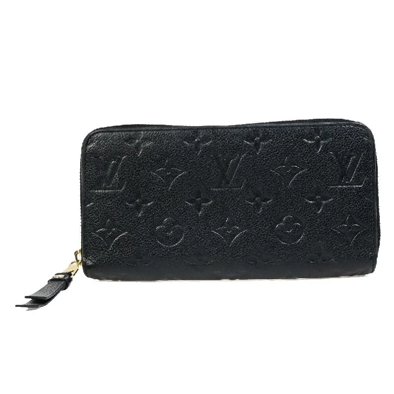 Louis Vuitton Petite Malle bags with a hard - shell structure for uniquenessLOUIS VUITTON Zippy wallet