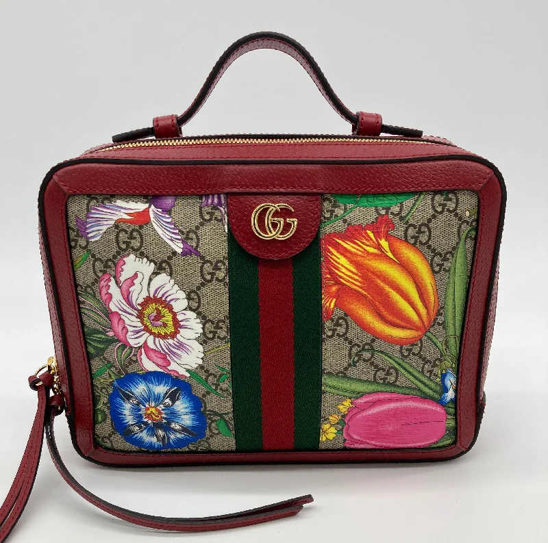 Gucci Marmont bags for women with quilted leather exteriorsGucci Ophidia GG Supreme Flora Small Zip Around Camera Bag-NEW