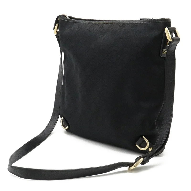 Women Gucci bags with interlocking G hardware for a classic lookGUCCI GG canvas shoulder bag leather black 131326