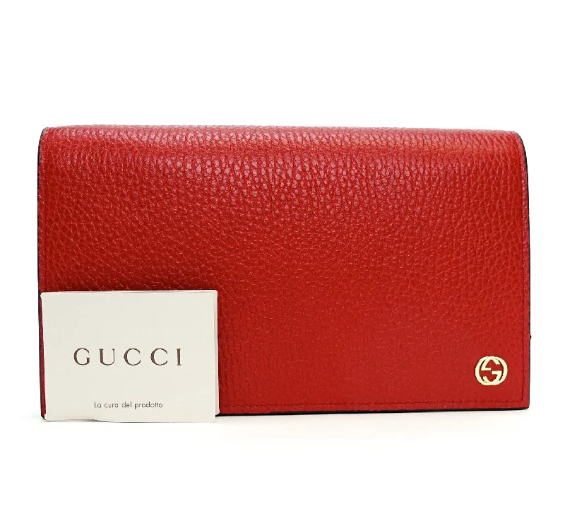 Ladies Gucci handbags with a detachable coin purse insideBetty Calf Leather Wallet on Chain Bag