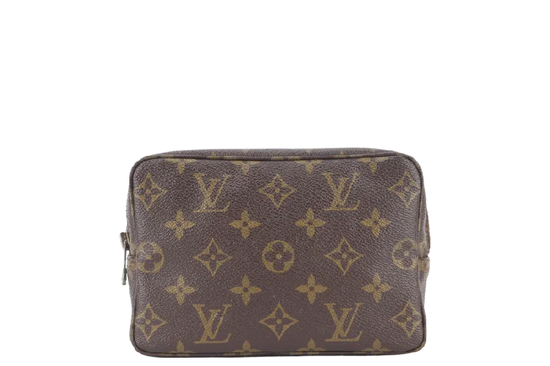 Medium - sized Louis Vuitton tote bags for work and shoppingLOUIS VUITTON TROUSSE TOILETTE 18 CLUTCH MONOGRAM COATED CANVAS GOLD HARDWARE NO DUST COVER