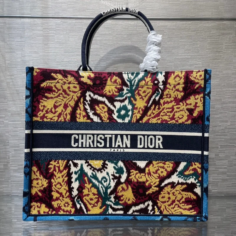 Trendsetting Christian Dior crossbody bags with a colorful strapChristian Dior Bags  493