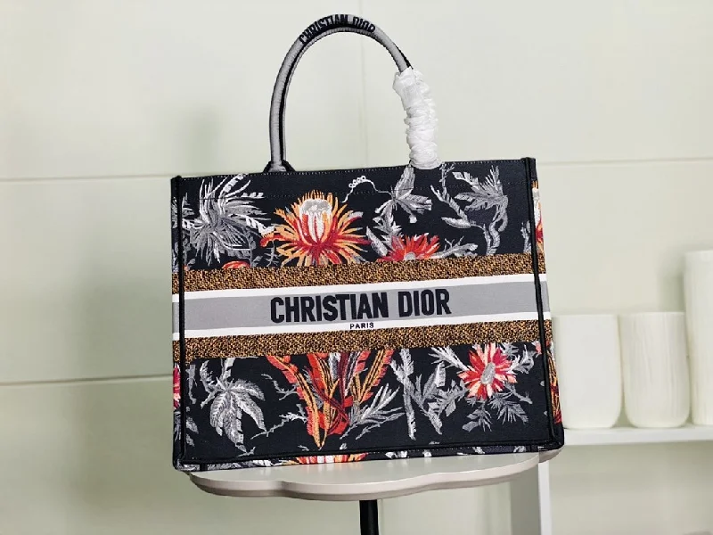 Christian Dior bags with a detachable coin purse insideGlitzyBags - Designer bags by Dior 120