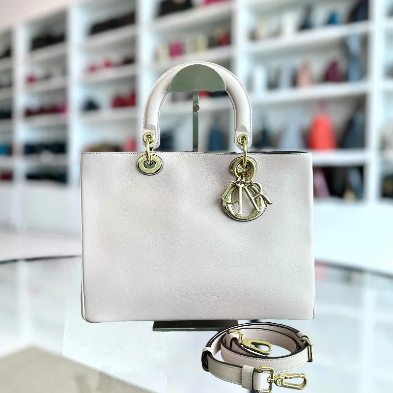 Christian Dior handbags with a snap - button closure and a decorative buckleDiorissimo Medium 31CM Smooth Calfskin Powder Pink GHW