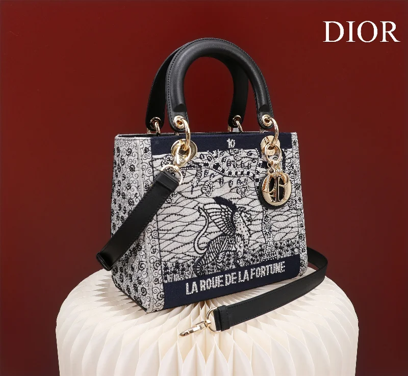 Christian Dior Saddle bags with a distressed leather finishWF - Dior Bag - 181