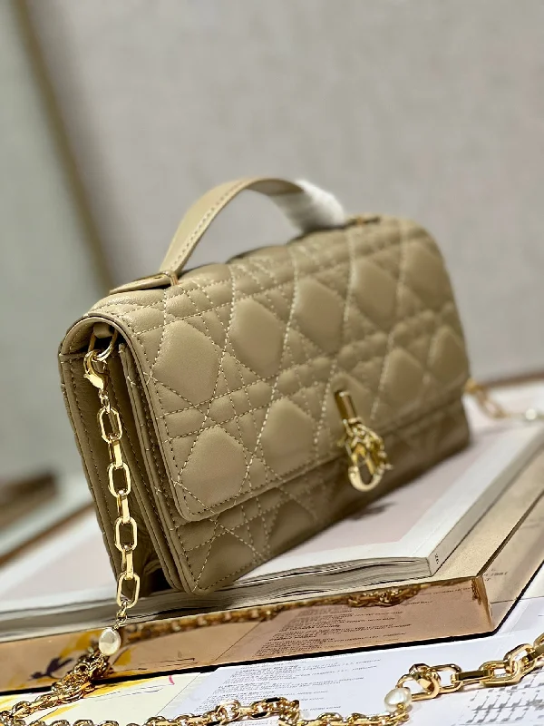 Christian Dior handbags with a detachable mirror for on - the - go touch - upsWF - Dior Bag - 214