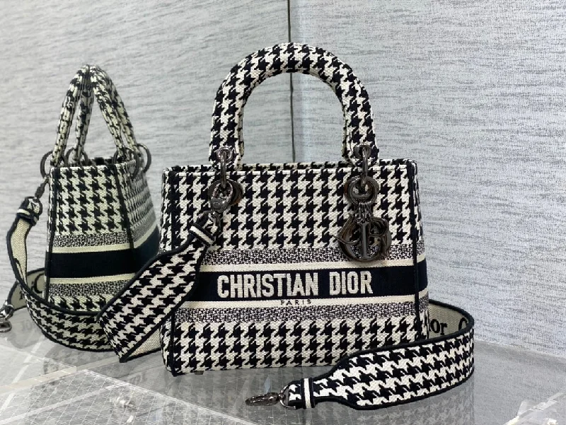 Christian Dior Saddle bags with a distressed leather finishWF - Dior Bag - 282